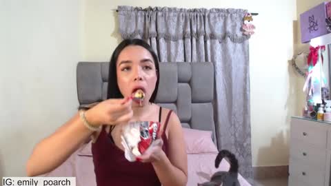 Snapshot of emily_poarch chatting on 21, 12, 2024 emily online show from 21, 12, 2024