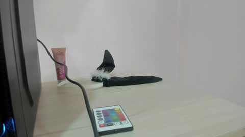 Emily online show from 28, 2, 2025