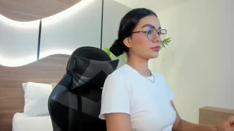 emily_tolson online show from 2, 12, 2025
