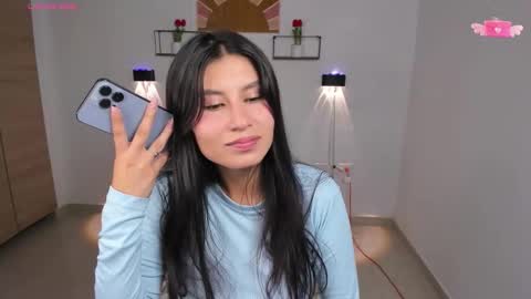 Snapshot of emily_villamil_ chatting on 1, 12, 2025 Emi online show from 1, 12, 2025