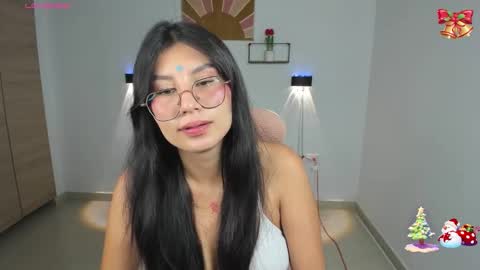 Snapshot of emily_villamil_ chatting on 21, 12, 2025 Emi online show from 21, 12, 2025