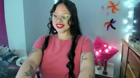 Snapshot of emily_vixen_ chatting on 20, 10, 2025 emily_vixen_ online show from 20, 10, 2025