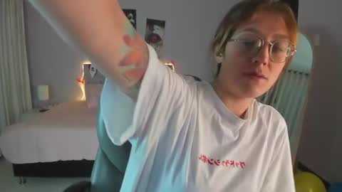 Snapshot of emily_warren__ chatting on 23, 6, 2026 emily_warren__ online show from 23, 6, 2026