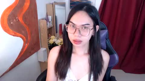 emily_xo143 online show from 15, 6, 2026