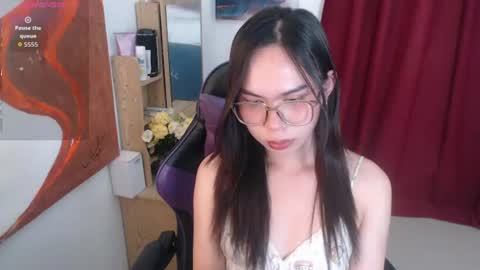 emily_xo143 online show from 20, 6, 2026