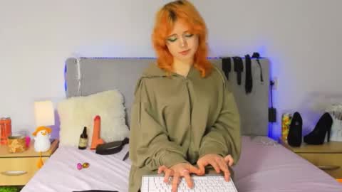 Baby Emelli online show from 19, 11, 2025