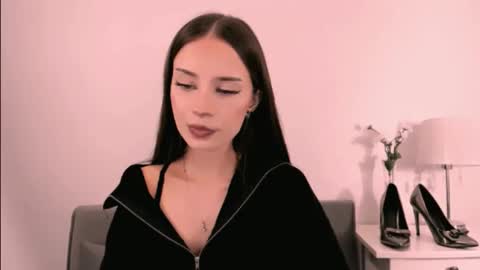 EmilyCharming online show from 11, 5, 2026
