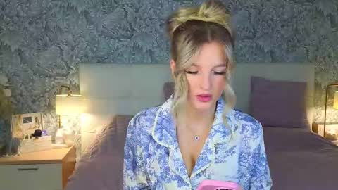 emilydancee online show from 7, 11, 2025