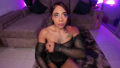 Snapshot of emilyfitness8 chatting on 6, 11, 2025 emily online show from 6, 11, 2025