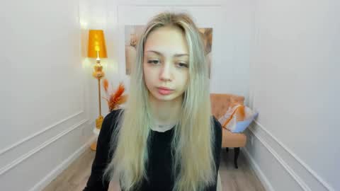 Snapshot of emilygraydis chatting on 5, 4, 2026 Emily online show from 5, 4, 2026
