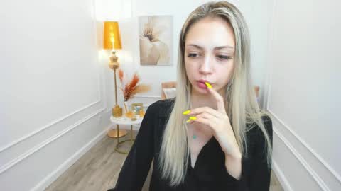 Snapshot of emilygraydis chatting on 8, 4, 2026 Emily online show from 8, 4, 2026