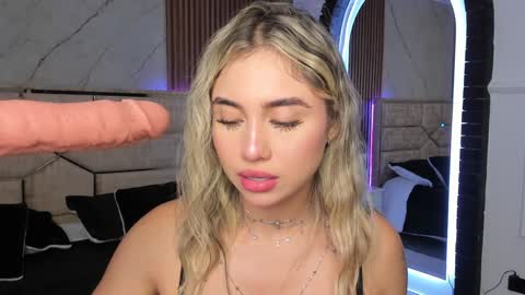 Emily Hendrix online show from 17, 12, 2024