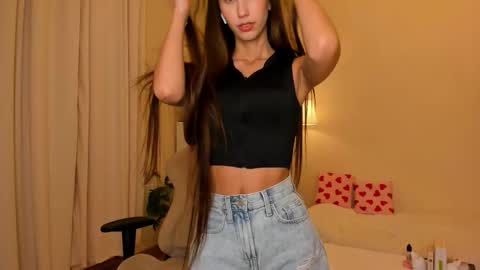 Snapshot of emilyhoston chatting on 25, 9, 2025 Alina online show from 25, 9, 2025