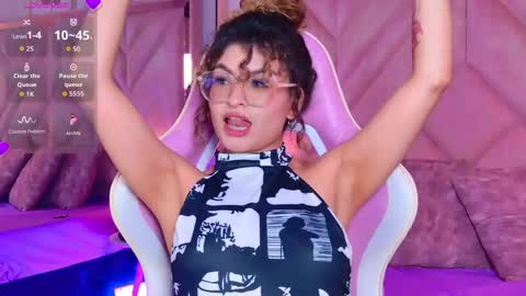 Snapshot of emilyjonesss_ chatting on 2, 5, 2026 Emilyjonnes online show from 2, 5, 2026