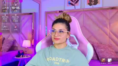 Snapshot of emilyjonesss_ chatting on 14, 5, 2026 Emilyjonnes online show from 14, 5, 2026