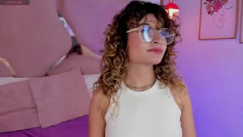 Snapshot of emilyjonesss_ chatting on 26, 5, 2026 Emilyjonnes online show from 26, 5, 2026