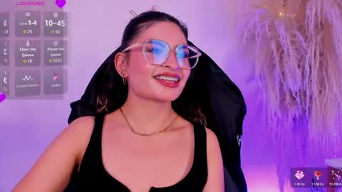 Snapshot of emilyjonesss_ chatting on 29, 5, 2026 Emilyjonnes online show from 29, 5, 2026