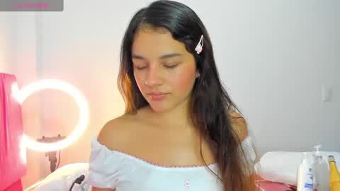 Snapshot of emilyjonss chatting on 2, 2, 2025 Emily online show from 2, 2, 2025