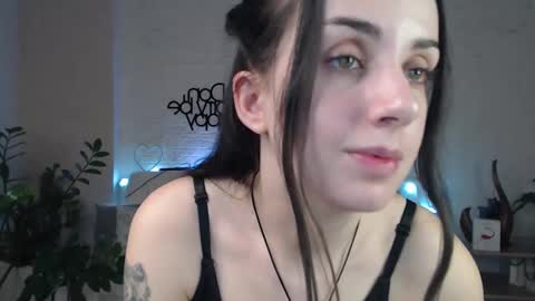 Emyli online show from 10, 3, 2025