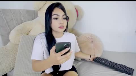 Snapshot of emilylittle___ chatting on 28, 10, 2025 EMI online show from 28, 10, 2025