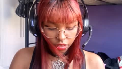 Emily Livos online show from 25, 3, 2026