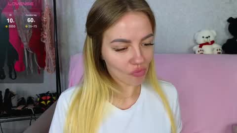 Snapshot of emilyrobbie chatting on 13, 2, 2025 Emily Robbie online show from 13, 2, 2025