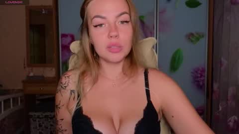 Snapshot of emilyrobbie chatting on 20, 9, 2025 Emily Robbie online show from 20, 9, 2025