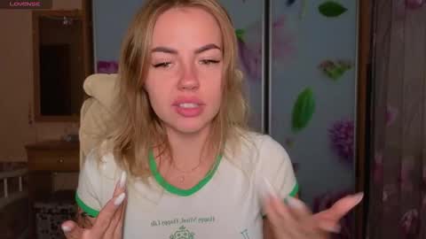 Snapshot of emilyrobbie chatting on 26, 10, 2025 Emily Robbie online show from 26, 10, 2025