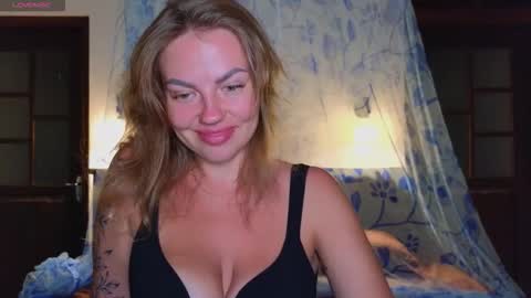 Snapshot of emilyrobbie chatting on 11, 1, 2026 Emily Robbie online show from 11, 1, 2026