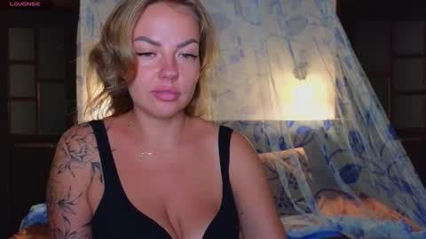 Snapshot of emilyrobbie chatting on 5, 2, 2026 Emily Robbie online show from 5, 2, 2026