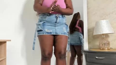 Snapshot of emilyrojas chatting on 12, 9, 2025 emilyrojas online show from 12, 9, 2025