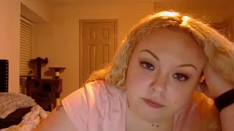 Snapshot of emilysgotissues chatting on 28, 9, 2025 Emily Bankz online show from 28, 9, 2025