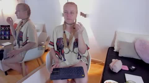 Snapshot of emilysumer chatting on 22, 3, 2026 Summer 3 online show from 22, 3, 2026