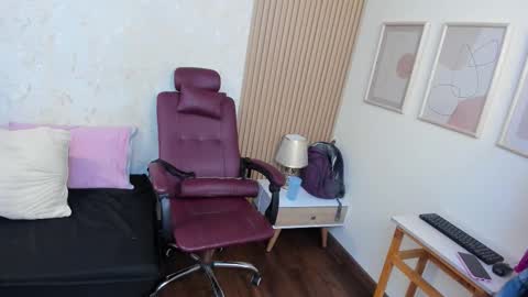 Emily Thyson online show from 6, 10, 2025