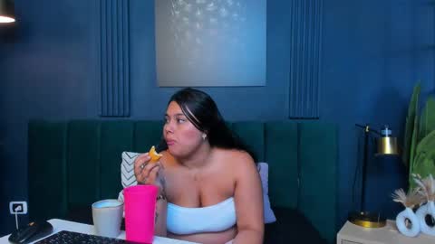 Emily Thyson online show from 29, 10, 2025