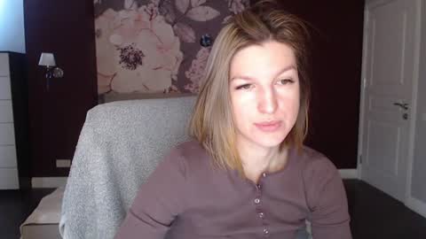 EmilyWalkers online show from 8, 1, 2025