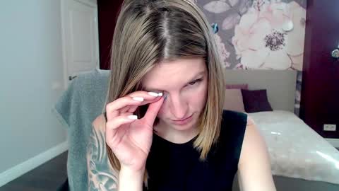 EmilyWalkers online show from 15, 1, 2025
