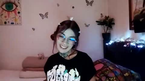 Snapshot of emilywhitee_ chatting on 11, 12, 2024 Valentina independent model online show from 11, 12, 2024