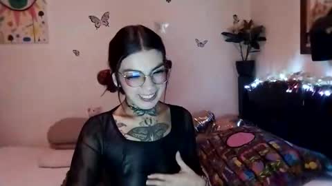 Snapshot of emilywhitee_ chatting on 16, 12, 2024 Valentina independent model online show from 16, 12, 2024