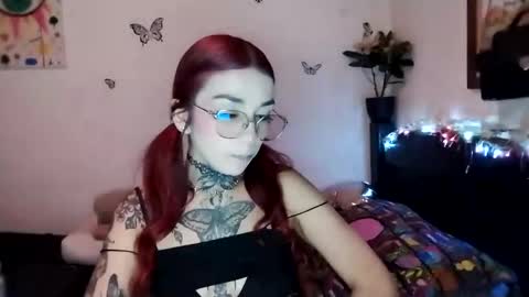Snapshot of emilywhitee_ chatting on 21, 1, 2025 Valentina independent model online show from 21, 1, 2025