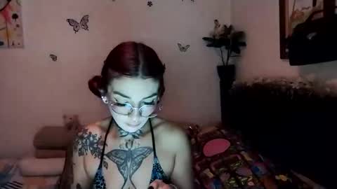 Snapshot of emilywhitee_ chatting on 5, 2, 2025 Valentina independent model online show from 5, 2, 2025