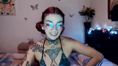Snapshot of emilywhitee_ chatting on 5, 2, 2025 Valentina independent model online show from 5, 2, 2025