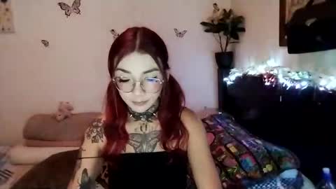 Snapshot of emilywhitee_ chatting on 7, 2, 2025 Valentina independent model online show from 7, 2, 2025