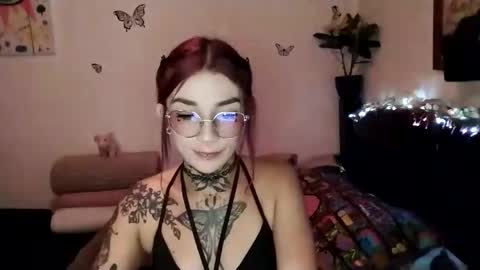 Snapshot of emilywhitee_ chatting on 8, 2, 2025 Valentina independent model online show from 8, 2, 2025