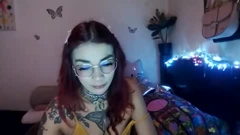Snapshot of emilywhitee_ chatting on 26, 2, 2025 Valentina independent model online show from 26, 2, 2025