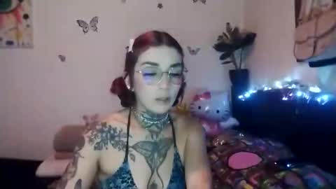 Snapshot of emilywhitee_ chatting on 28, 2, 2025 Valentina independent model online show from 28, 2, 2025