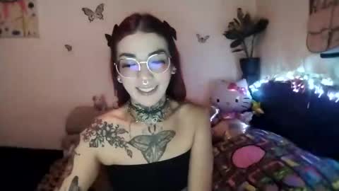 Snapshot of emilywhitee_ chatting on 8, 3, 2025 Valentina independent model online show from 8, 3, 2025