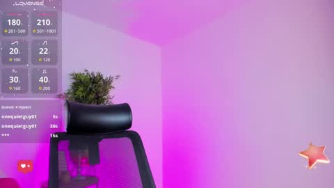 Snapshot of emilywillis8 chatting on 23, 9, 2025 E M I L Y online show from 23, 9, 2025