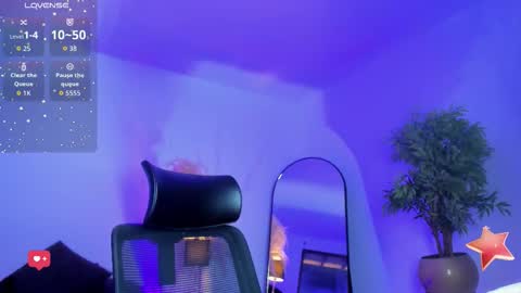 Snapshot of emilywillis8 chatting on 8, 10, 2025 E M I L Y online show from 8, 10, 2025