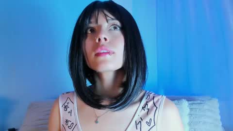Snapshot of emilywithe_ chatting on 1, 10, 2025    online show from 1, 10, 2025